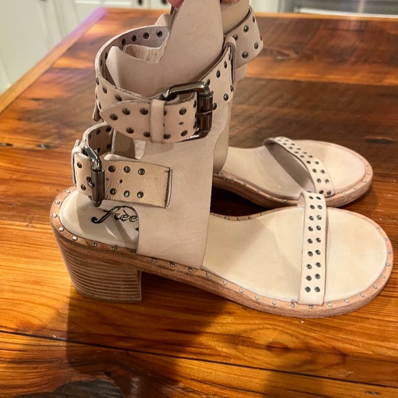 Brand new Free People Happiness Block sandal - Picture 7 of 8